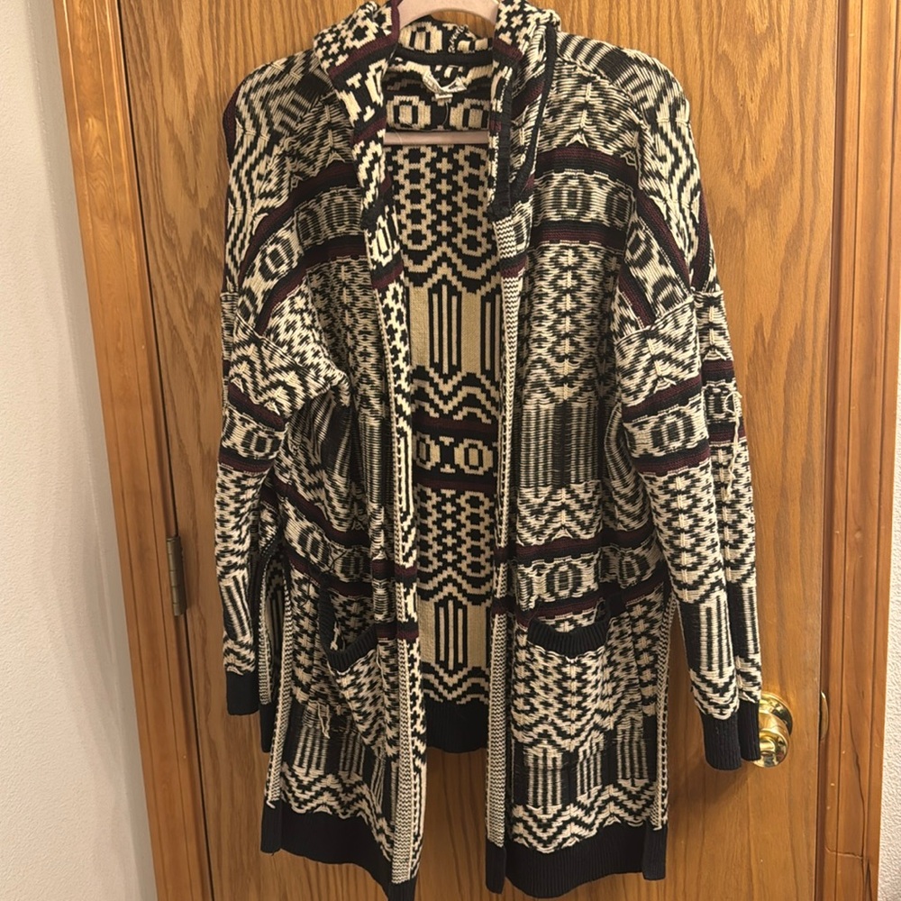 - LA hearts oversized sweater size med large